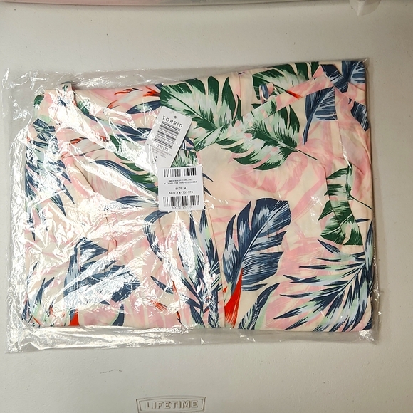 ❤️NWT VINTAGE TORRID MIDI TRAPEZE POCKETS DRESS - SLEEVELESS TROPICAL LEAVES - Picture 11 of 13